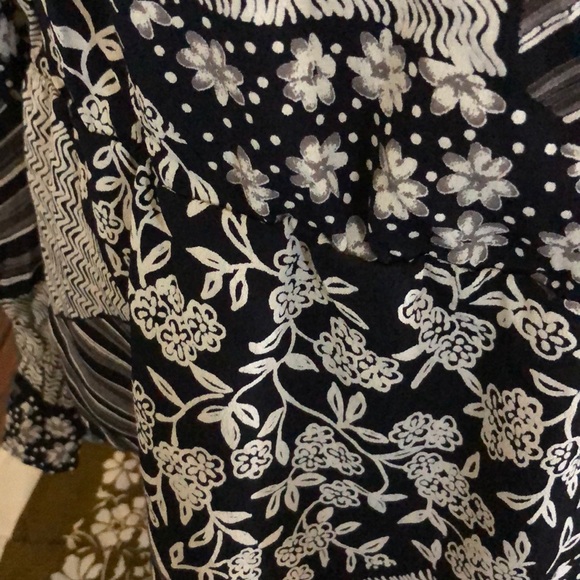 Intriguing Threads Top - Picture 4 of 5